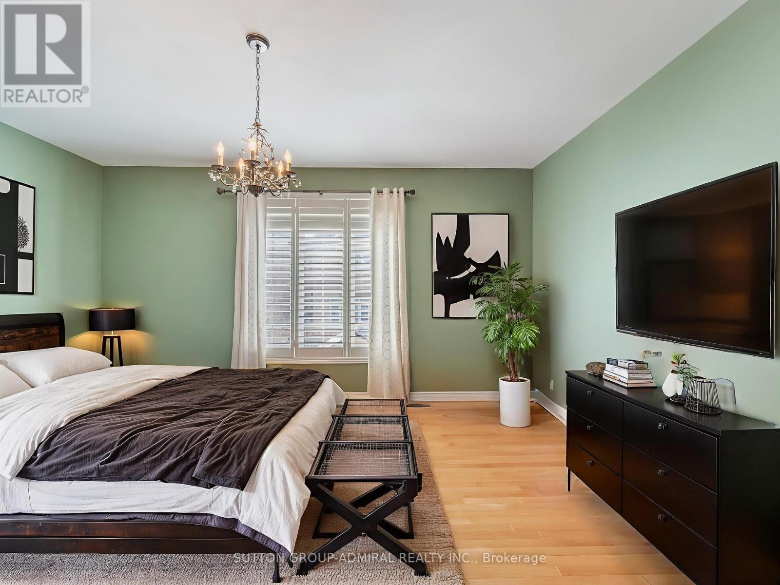 












8 LITTLE HANNAH LANE

,
Vaughan (Patterson),




Ontario
L6A0E3

