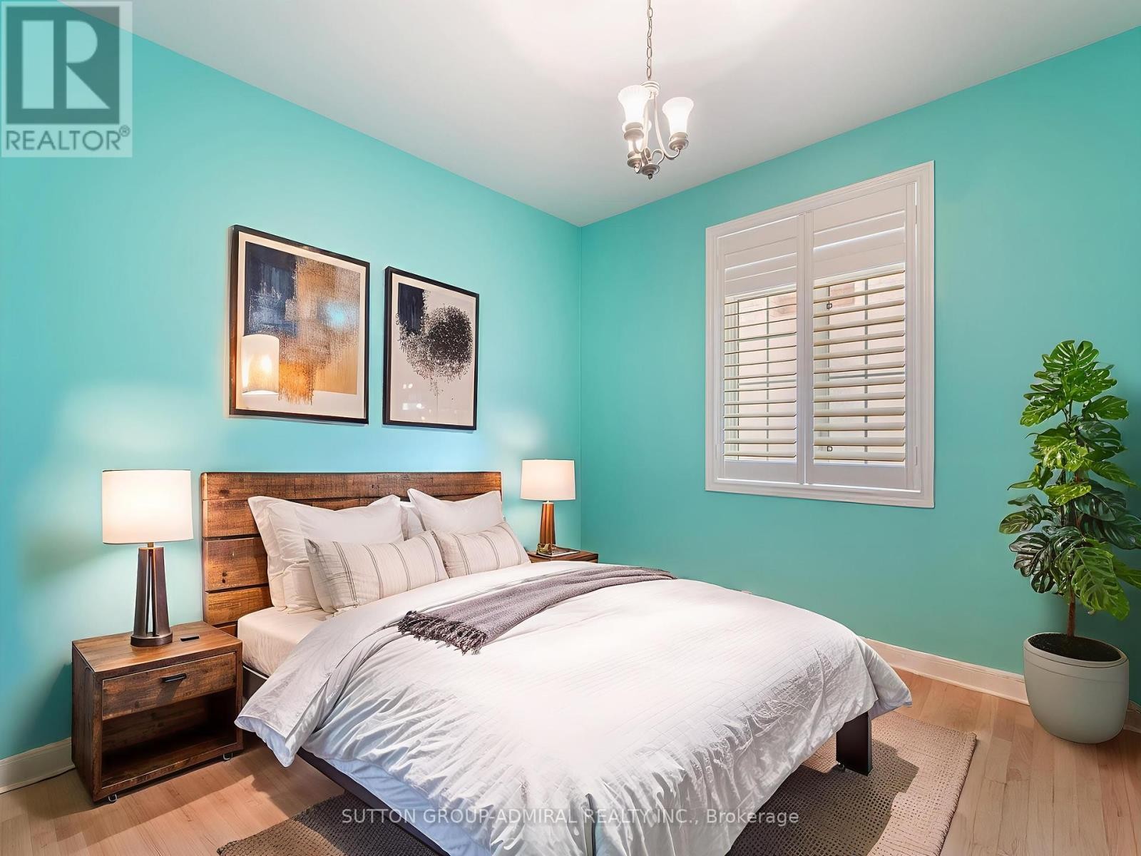 












8 LITTLE HANNAH LANE

,
Vaughan (Patterson),




Ontario
L6A0E3

