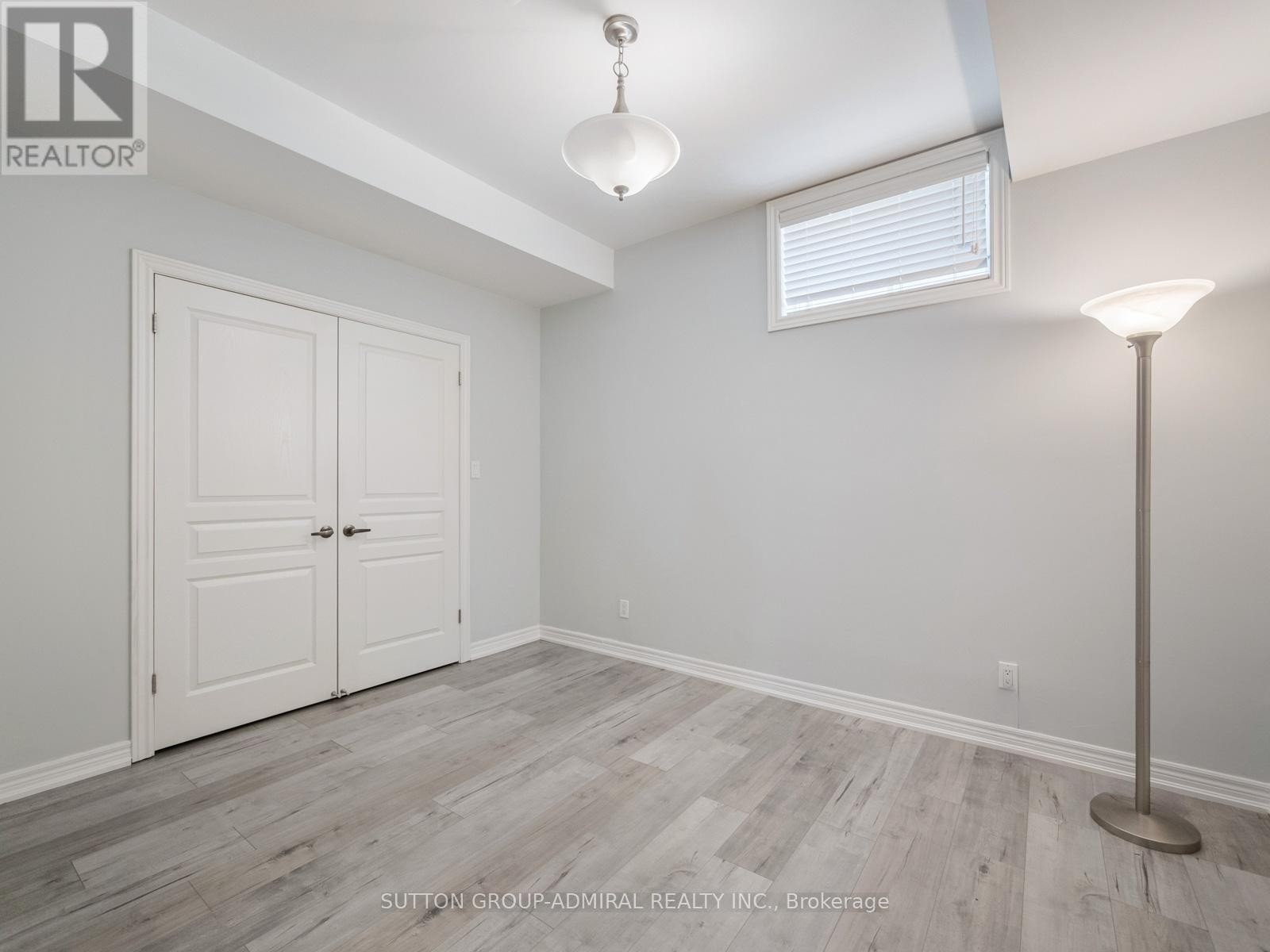 












8 LITTLE HANNAH LANE

,
Vaughan (Patterson),




Ontario
L6A0E3

