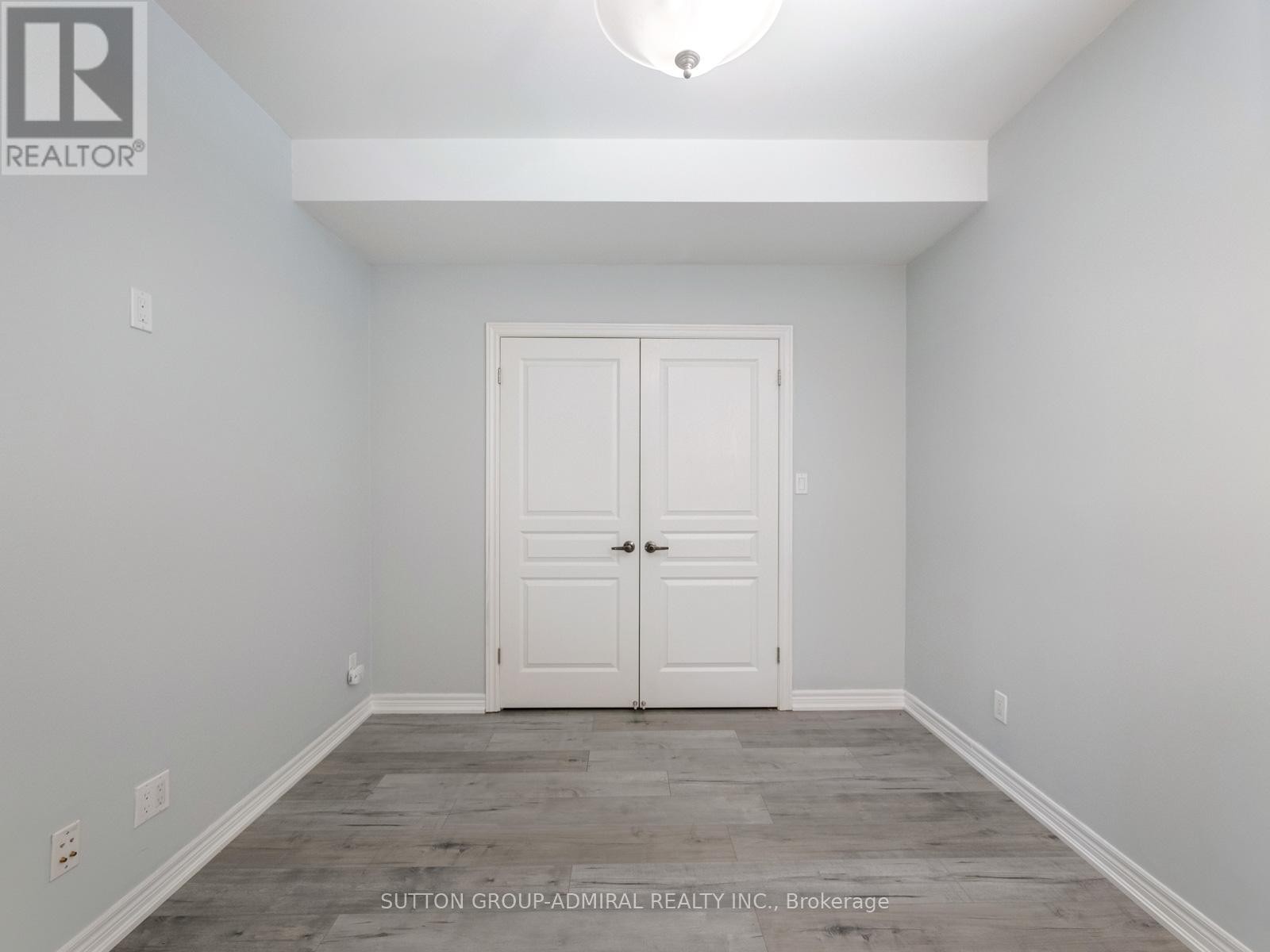 












8 LITTLE HANNAH LANE

,
Vaughan (Patterson),




Ontario
L6A0E3

