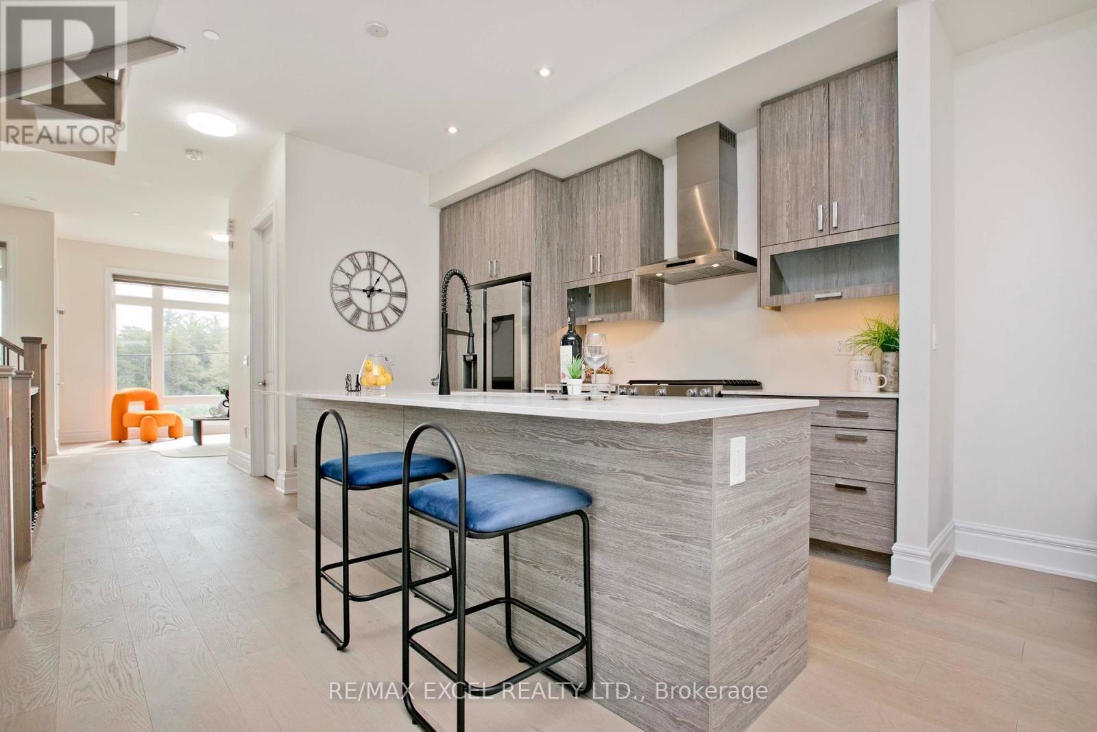 












17 CREDIT LANE

,
Richmond Hill (Jefferson),




Ontario
L4E3M6

