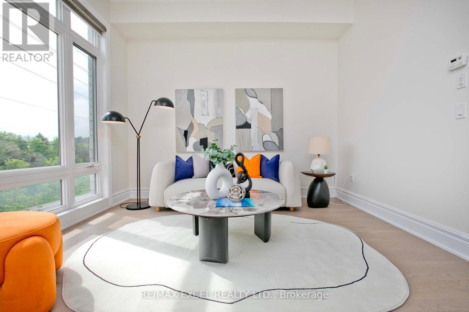 












17 CREDIT LANE

,
Richmond Hill (Jefferson),




Ontario
L4E3M6

