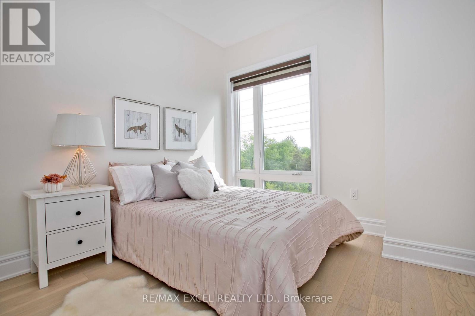 












17 CREDIT LANE

,
Richmond Hill (Jefferson),




Ontario
L4E3M6

