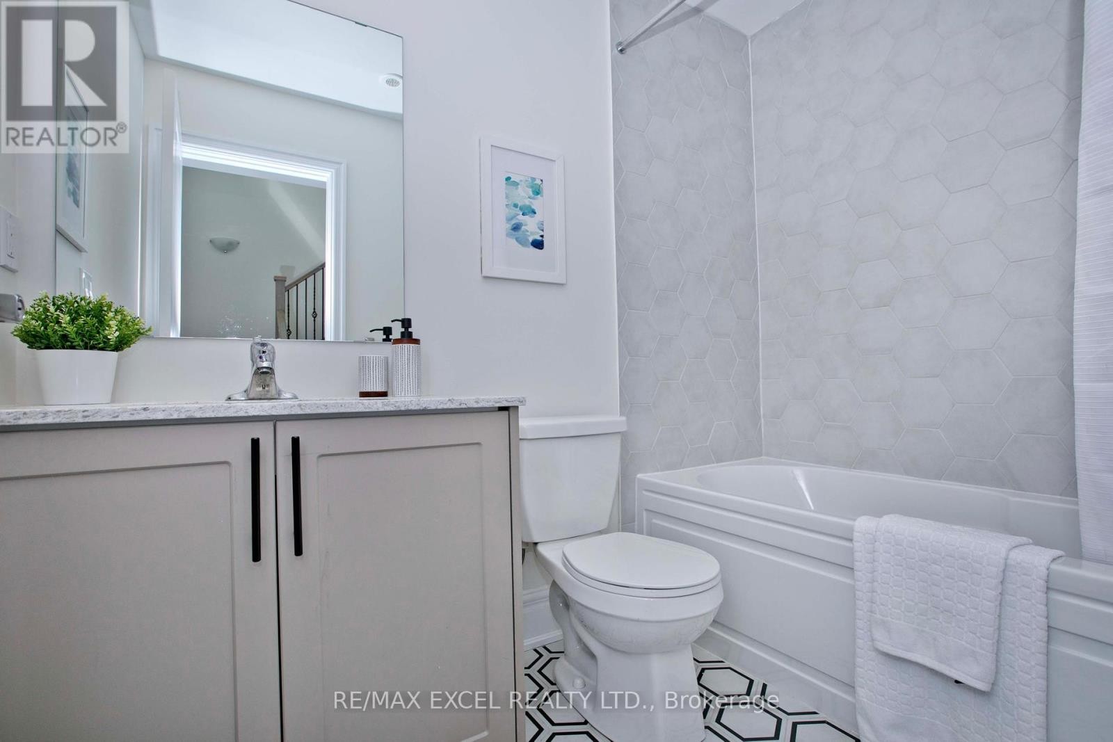 












17 CREDIT LANE

,
Richmond Hill (Jefferson),




Ontario
L4E3M6

