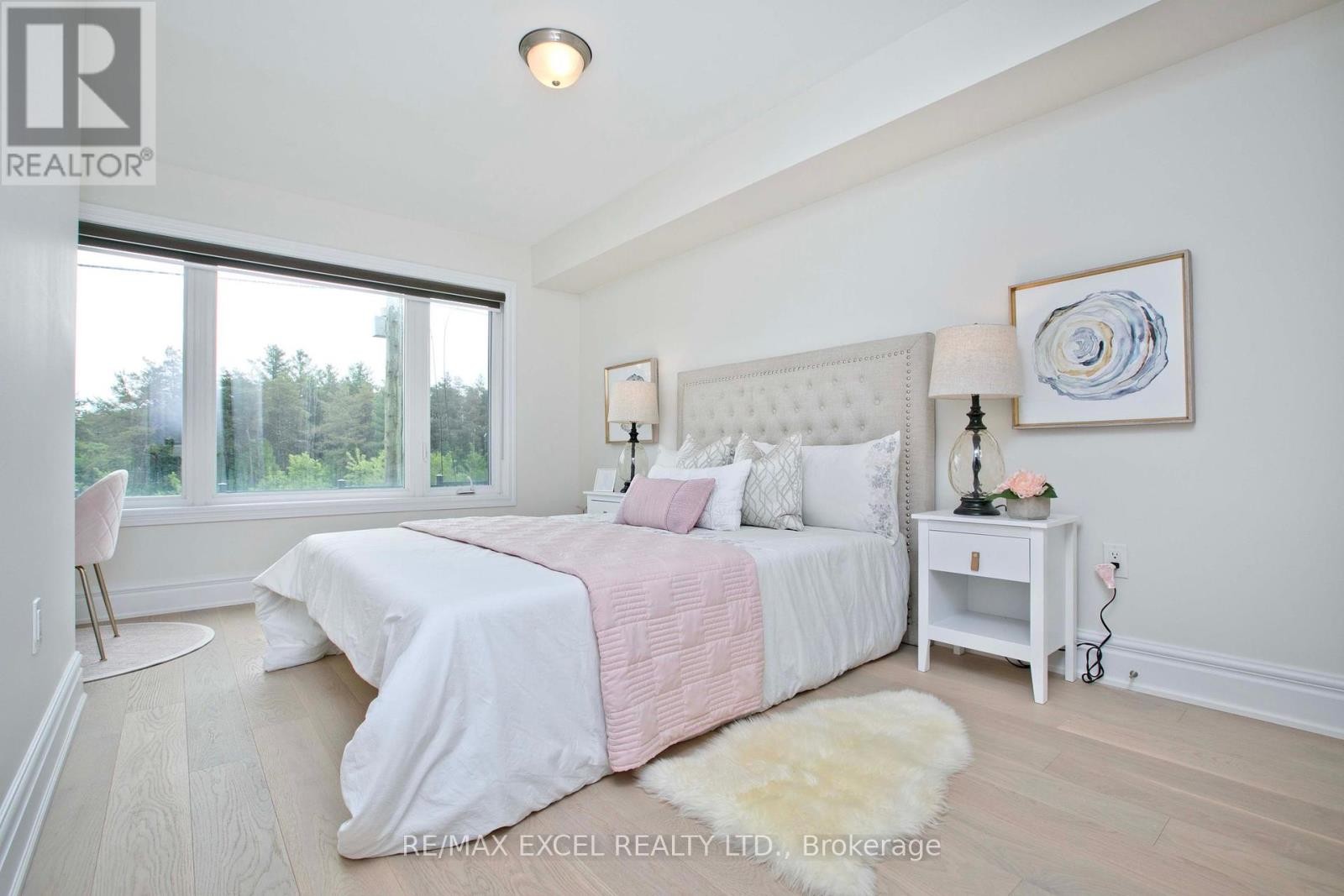 












17 CREDIT LANE

,
Richmond Hill (Jefferson),




Ontario
L4E3M6

