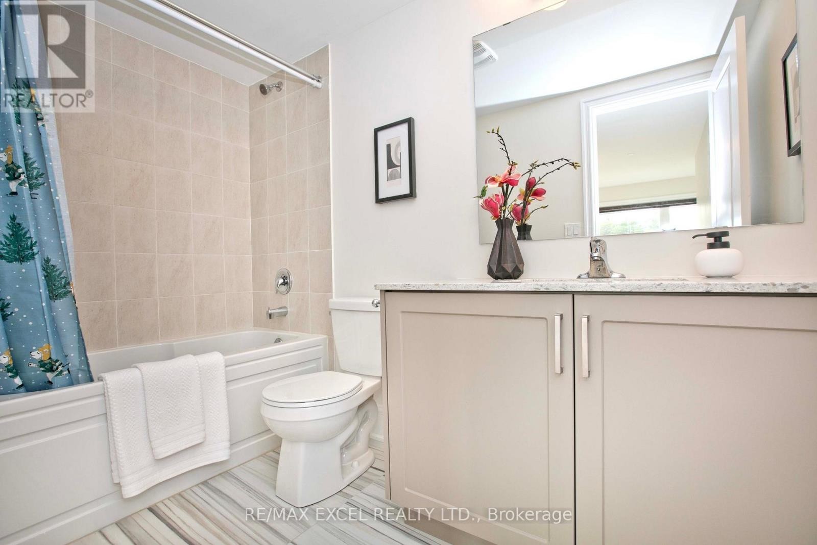 












17 CREDIT LANE

,
Richmond Hill (Jefferson),




Ontario
L4E3M6

