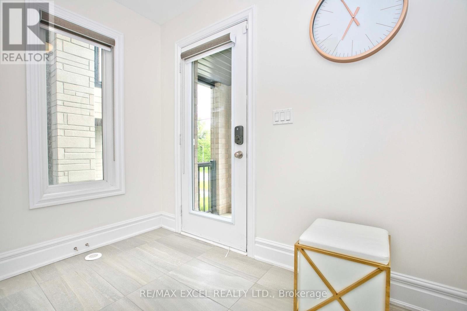 












17 CREDIT LANE

,
Richmond Hill (Jefferson),




Ontario
L4E3M6

