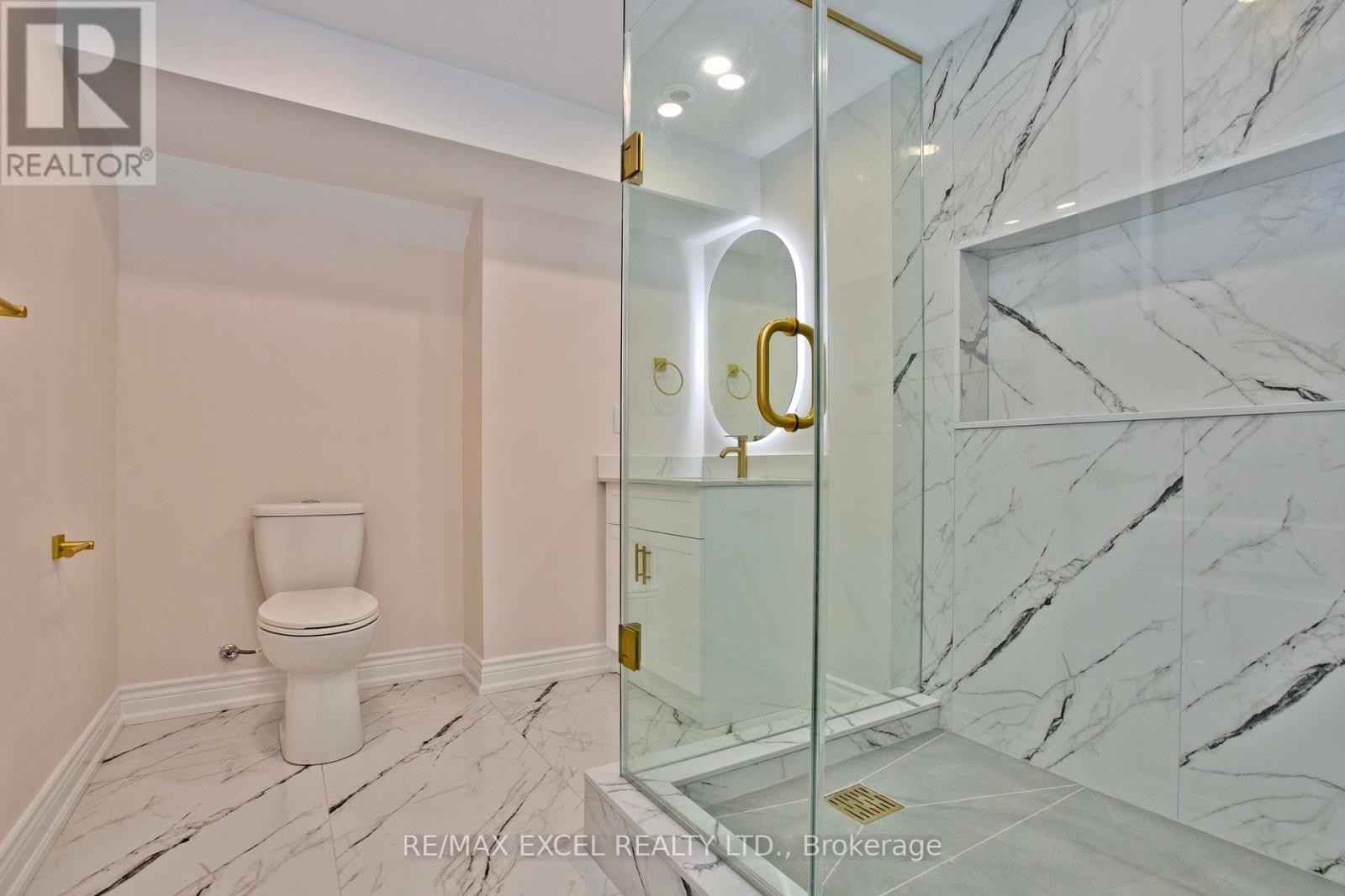 












17 CREDIT LANE

,
Richmond Hill (Jefferson),




Ontario
L4E3M6

