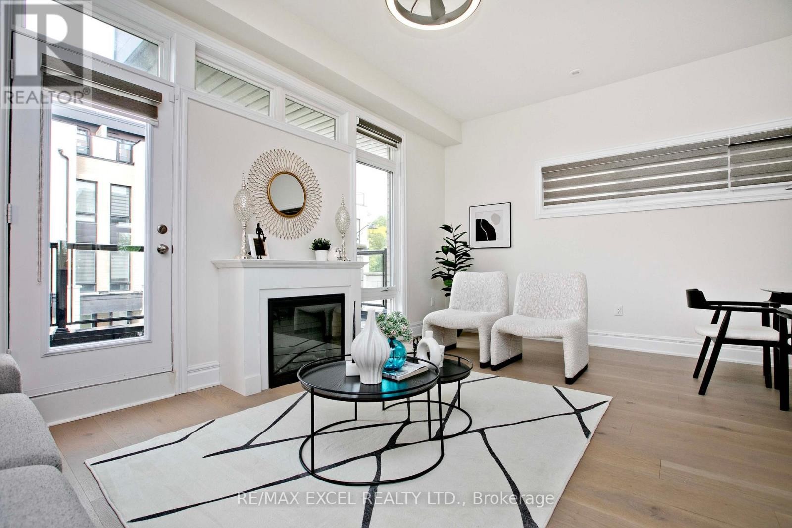 












17 CREDIT LANE

,
Richmond Hill (Jefferson),




Ontario
L4E3M6

