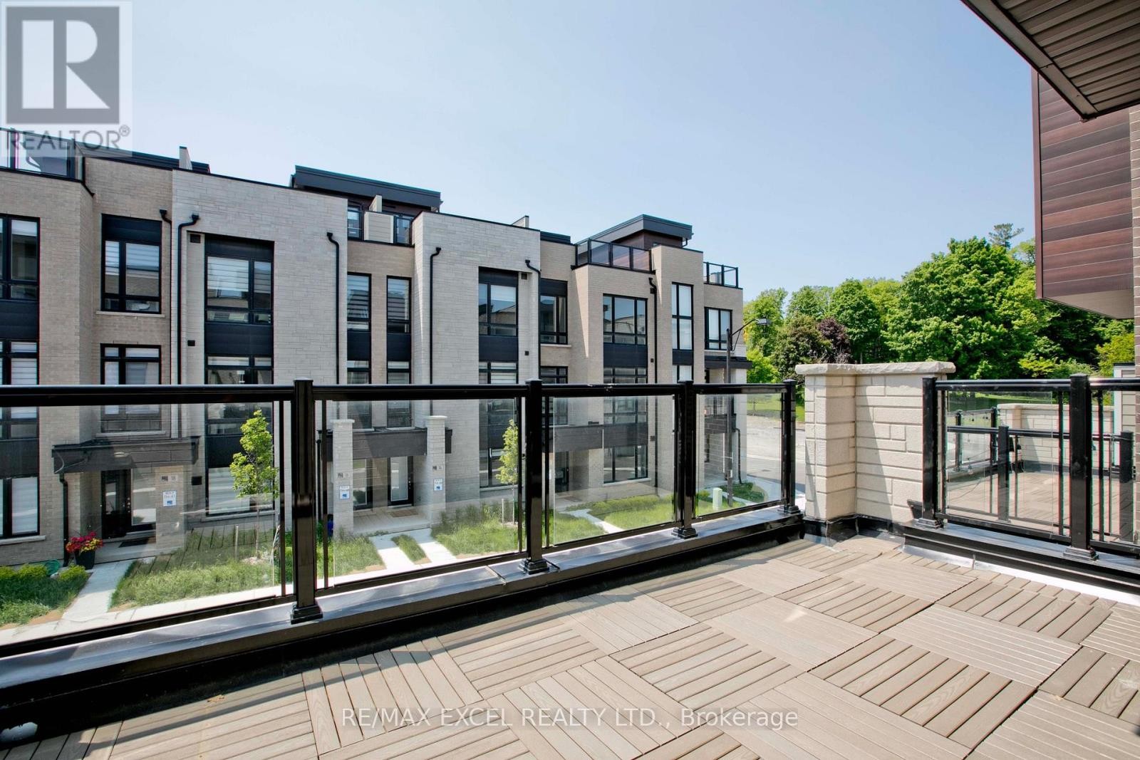












17 CREDIT LANE

,
Richmond Hill (Jefferson),




Ontario
L4E3M6

