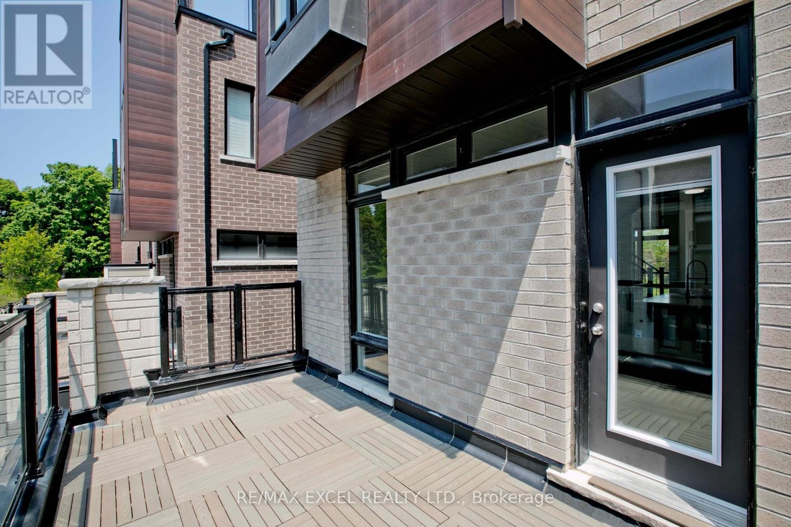 












17 CREDIT LANE

,
Richmond Hill (Jefferson),




Ontario
L4E3M6

