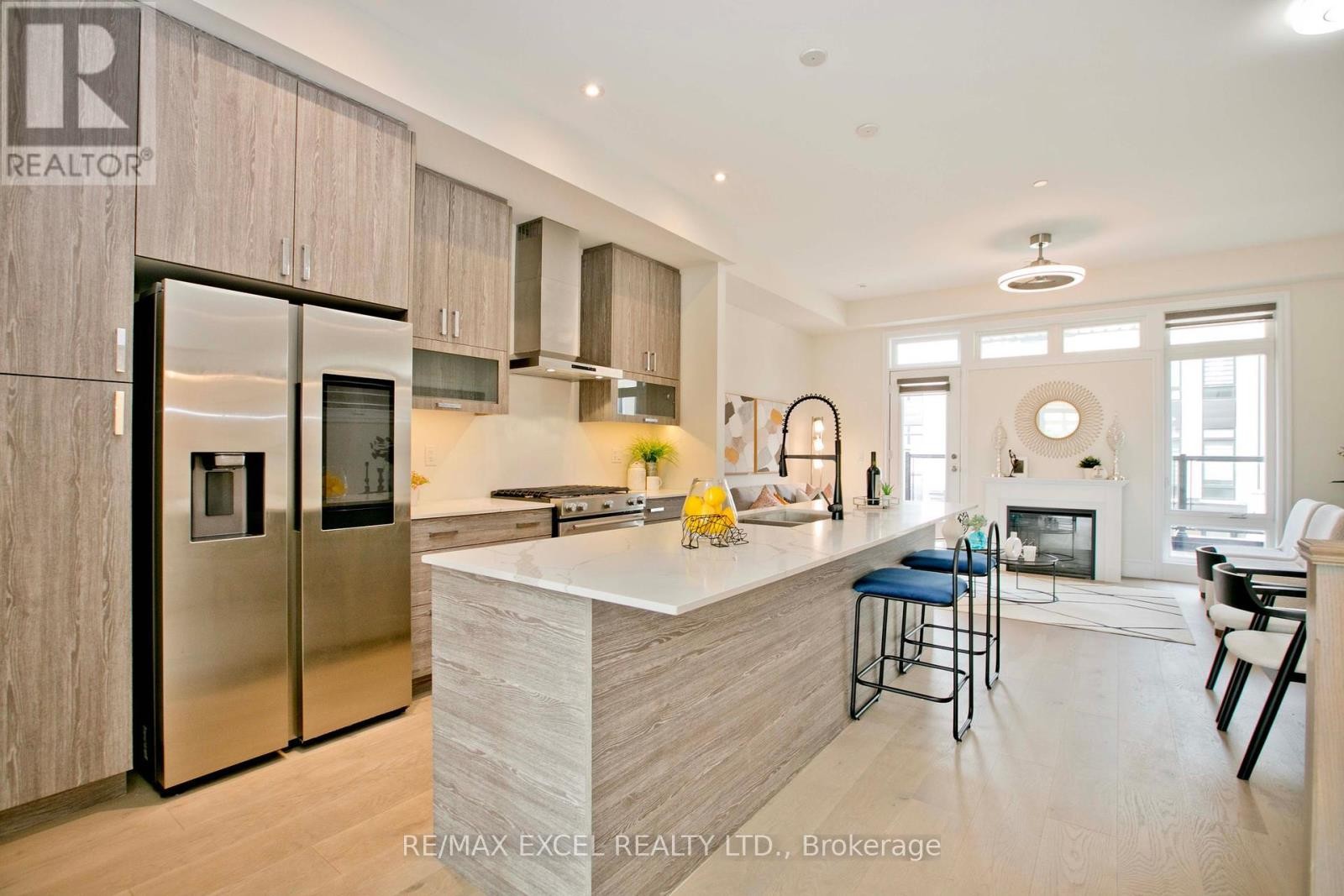 












17 CREDIT LANE

,
Richmond Hill (Jefferson),




Ontario
L4E3M6

