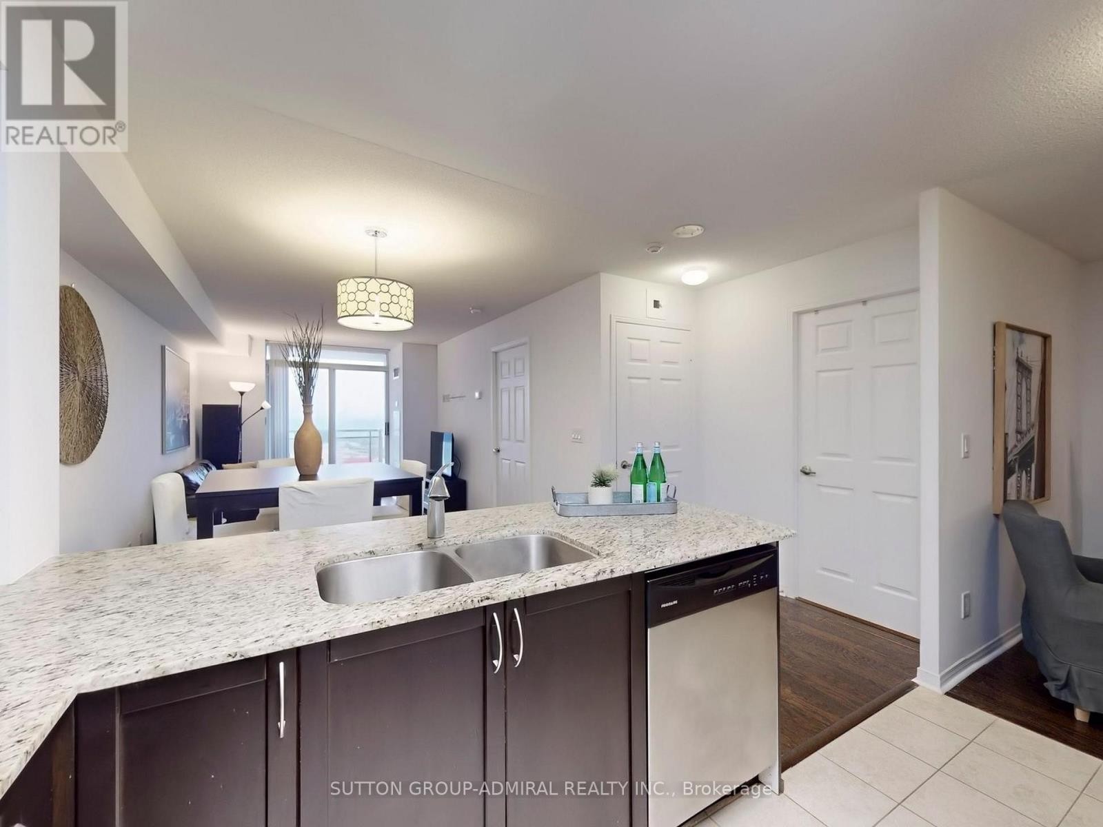 












LPH8 - 75 KING WILLIAM CRESCENT

,
Richmond Hill (Langstaff),




Ontario
L4B0C1

