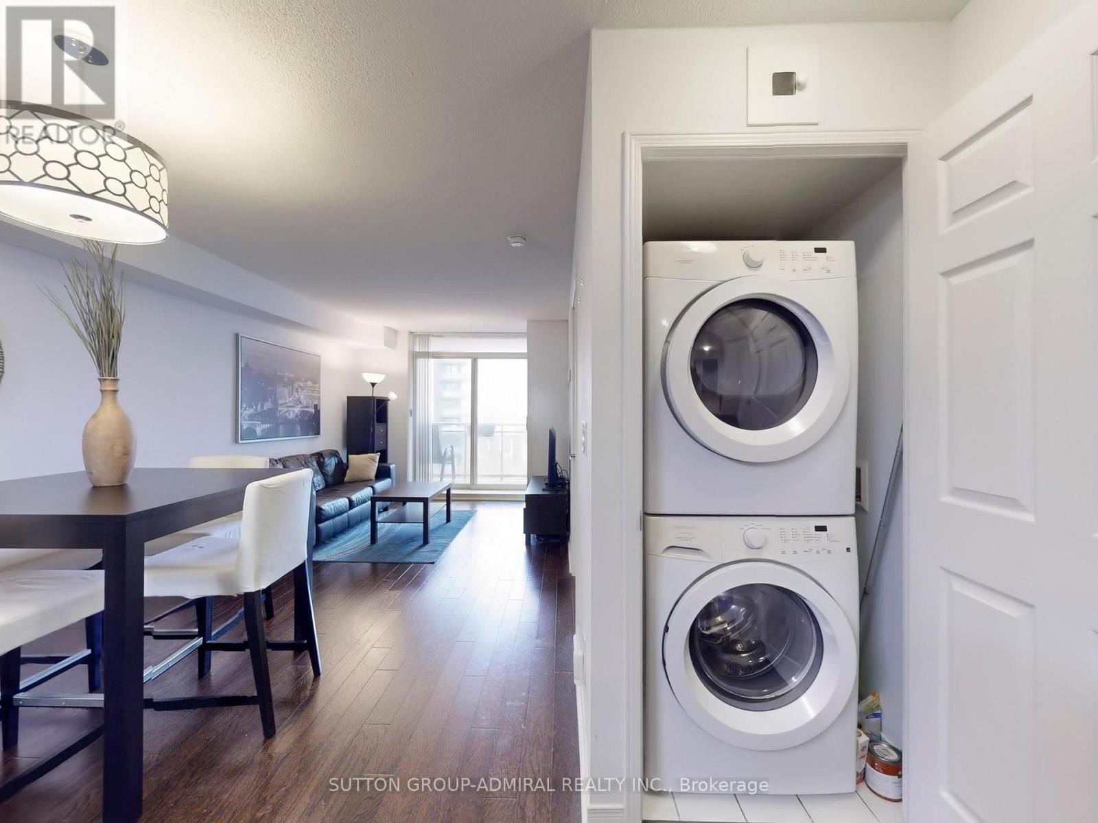 












LPH8 - 75 KING WILLIAM CRESCENT

,
Richmond Hill (Langstaff),




Ontario
L4B0C1

