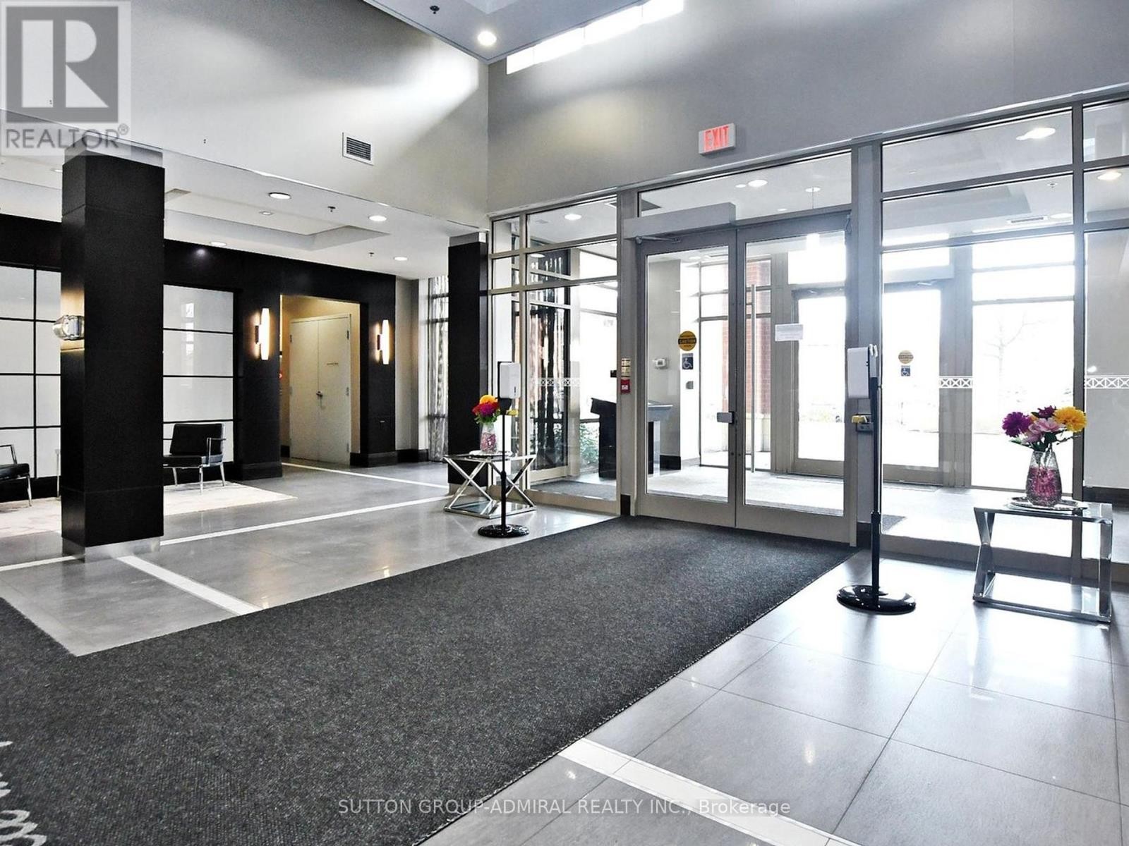 












LPH8 - 75 KING WILLIAM CRESCENT

,
Richmond Hill (Langstaff),




Ontario
L4B0C1

