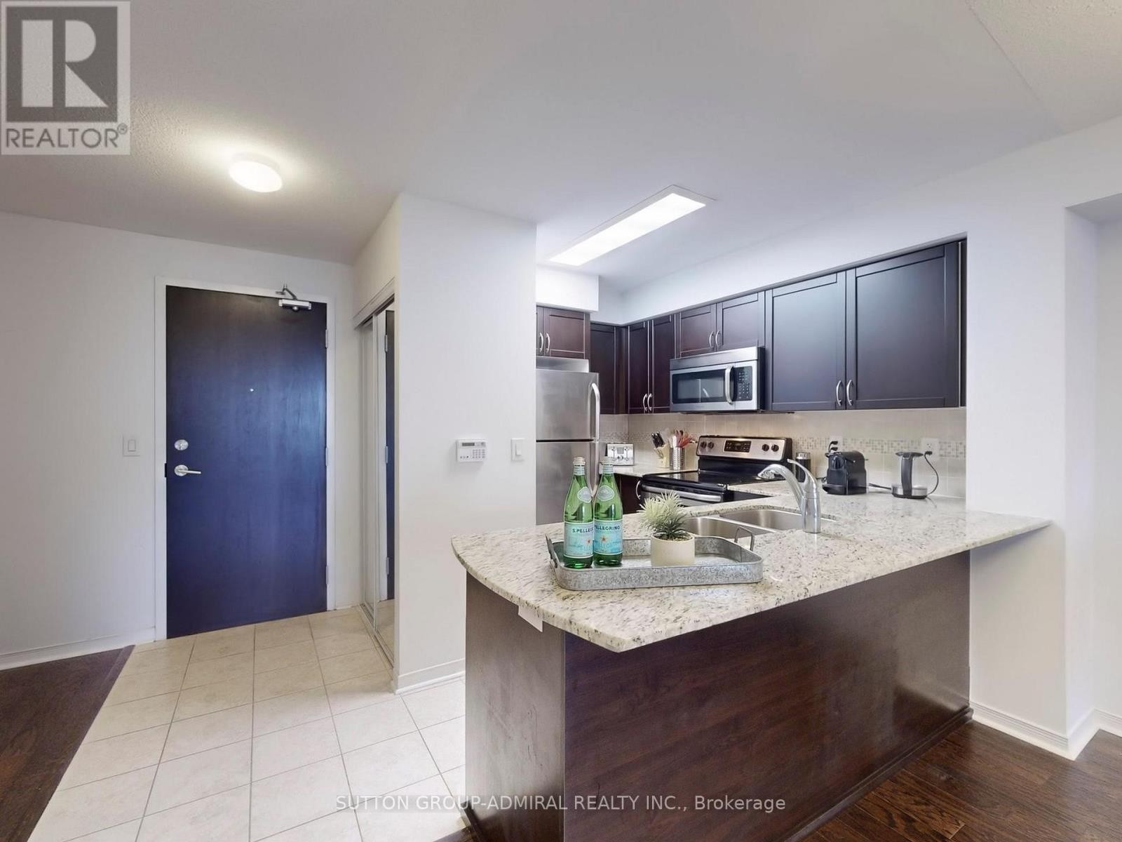 












LPH8 - 75 KING WILLIAM CRESCENT

,
Richmond Hill (Langstaff),




Ontario
L4B0C1

