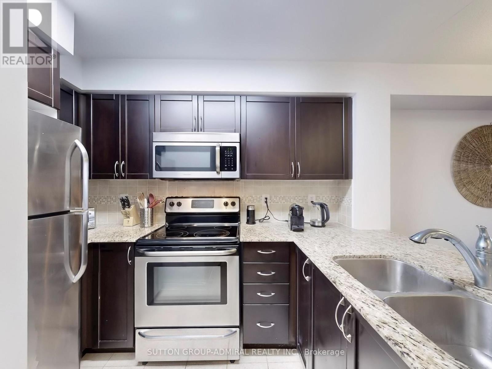 












LPH8 - 75 KING WILLIAM CRESCENT

,
Richmond Hill (Langstaff),




Ontario
L4B0C1

