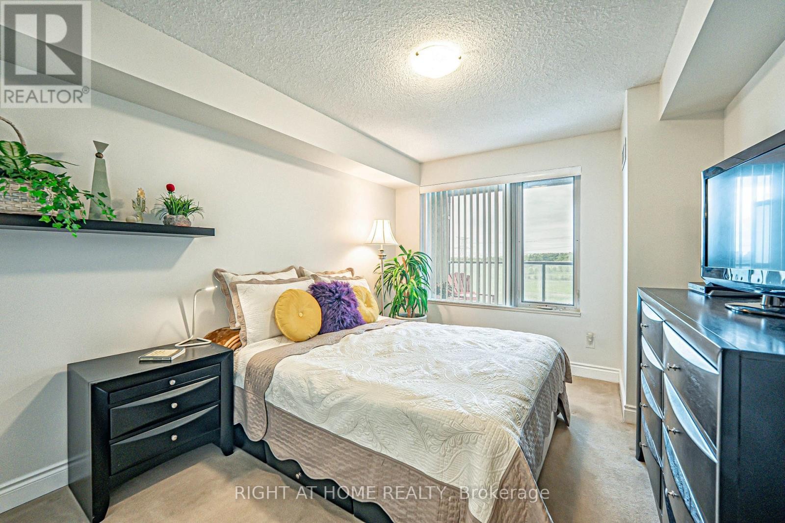 












809 - 273 SOUTH PARK ROAD

,
Markham (Commerce Valley),




Ontario
L3T0B5


