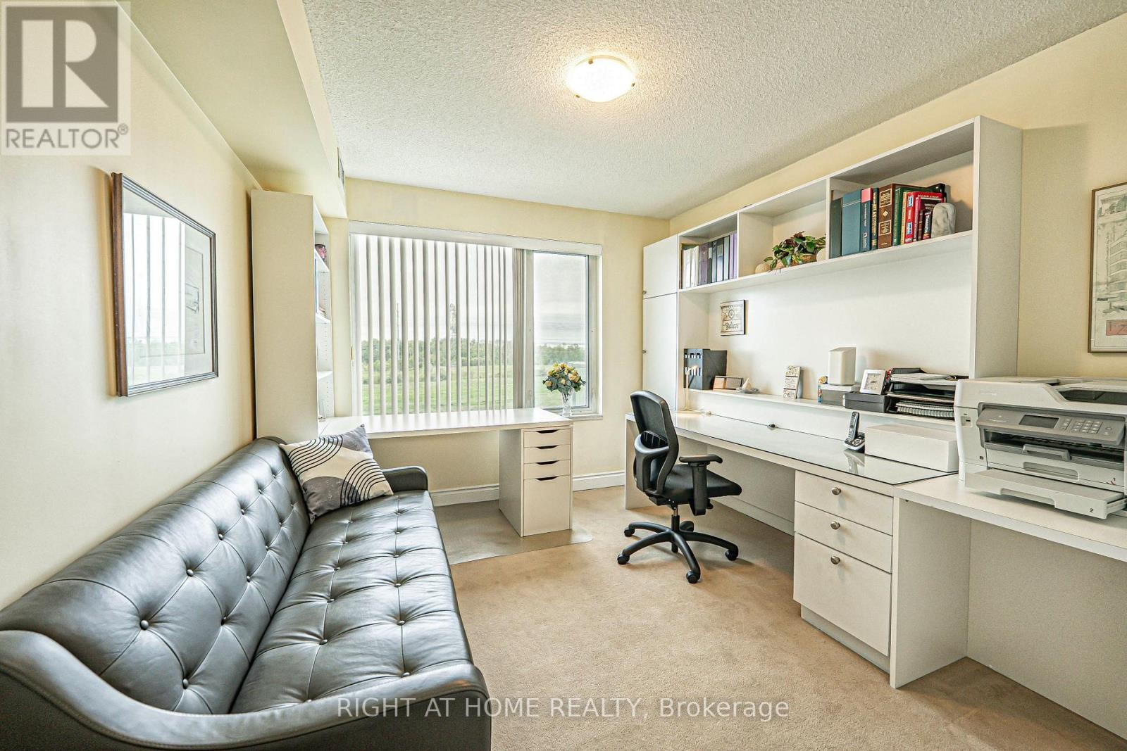 












809 - 273 SOUTH PARK ROAD

,
Markham (Commerce Valley),




Ontario
L3T0B5

