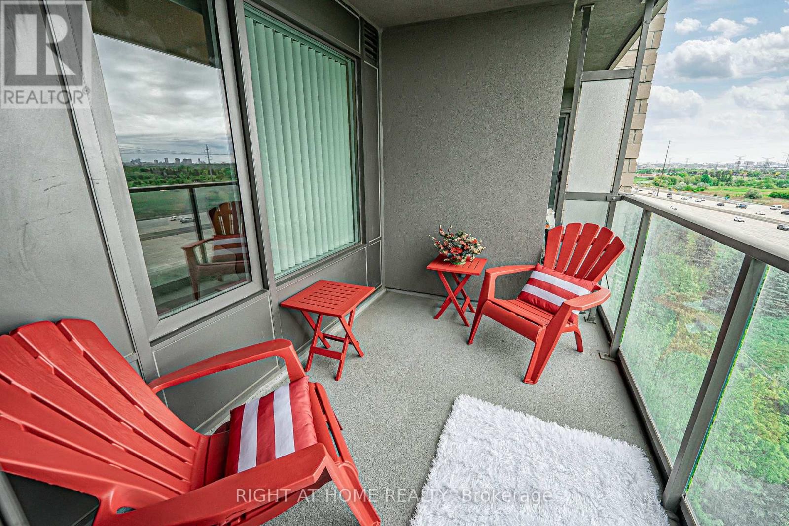 












809 - 273 SOUTH PARK ROAD

,
Markham (Commerce Valley),




Ontario
L3T0B5

