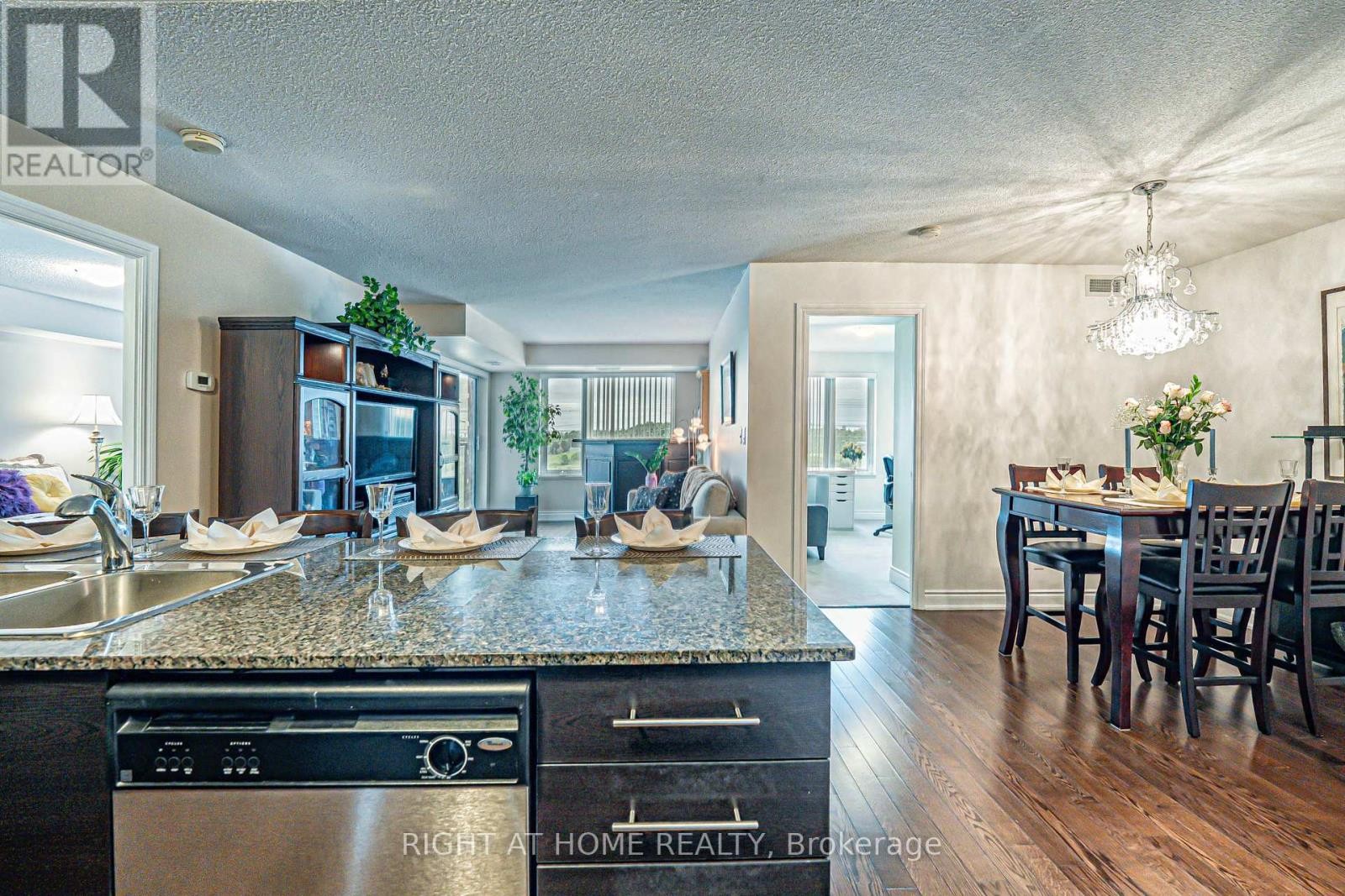 












809 - 273 SOUTH PARK ROAD

,
Markham (Commerce Valley),




Ontario
L3T0B5

