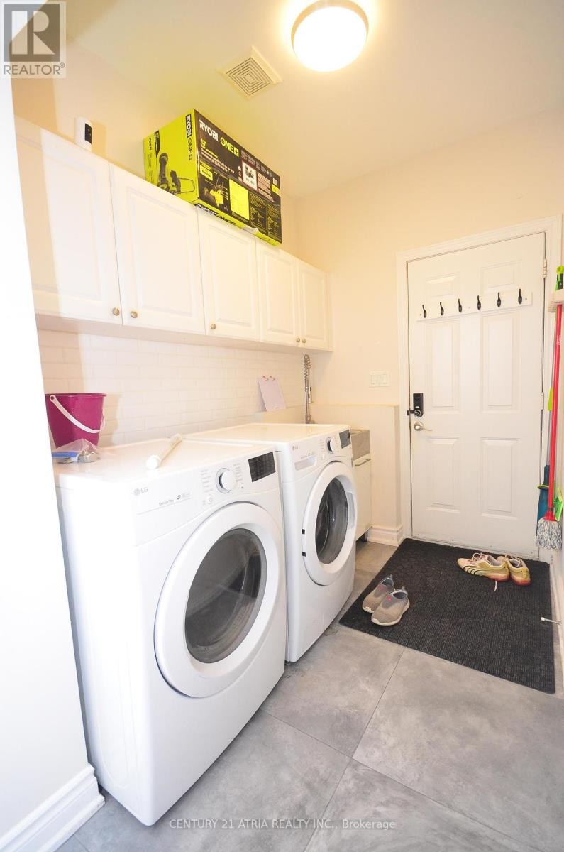 












BSMT - 57 MELBOURNE DRIVE E

,
Richmond Hill (Rouge Woods),




Ontario
L4S2V2

