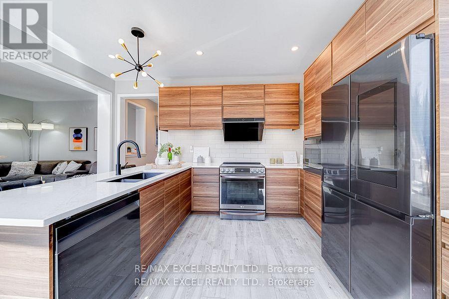 












99 JAMES PARROTT AVENUE

,
Markham (Wismer),




Ontario
L6E2B3

