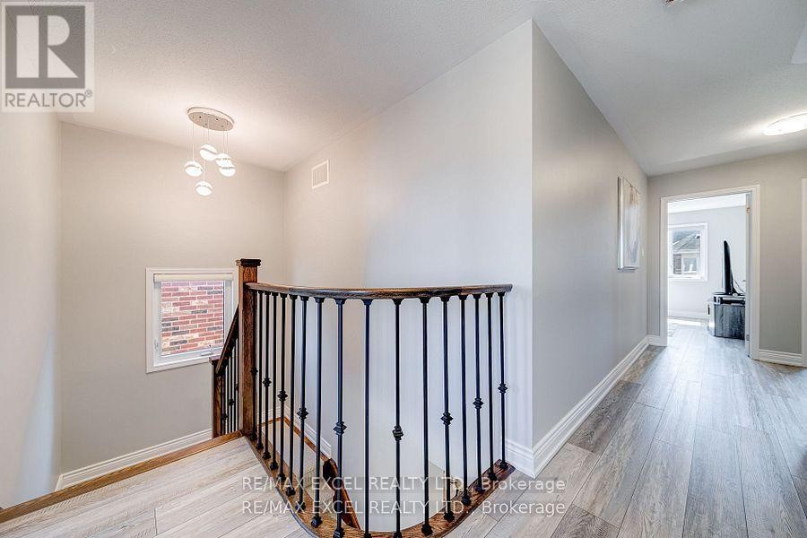 












99 JAMES PARROTT AVENUE

,
Markham (Wismer),




Ontario
L6E2B3

