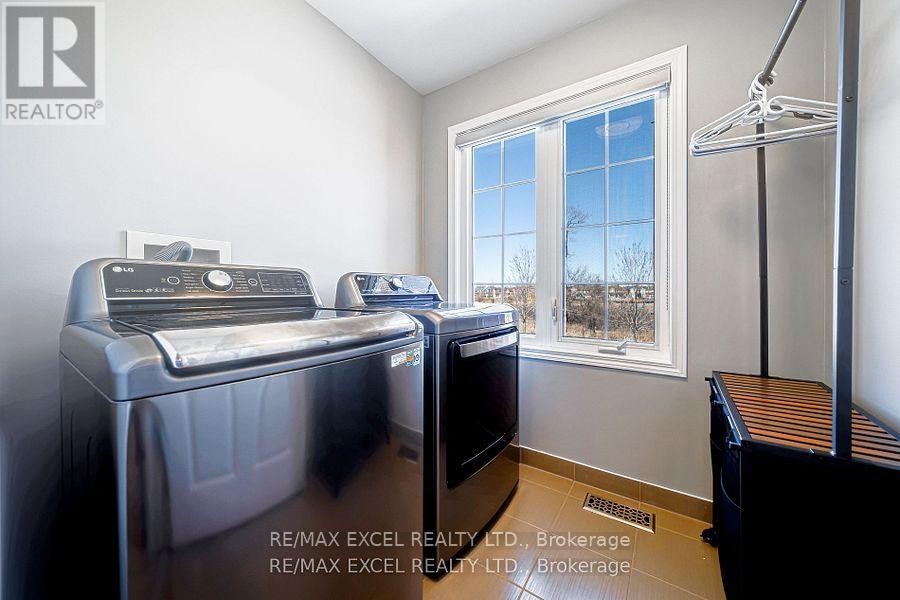 












99 JAMES PARROTT AVENUE

,
Markham (Wismer),




Ontario
L6E2B3

