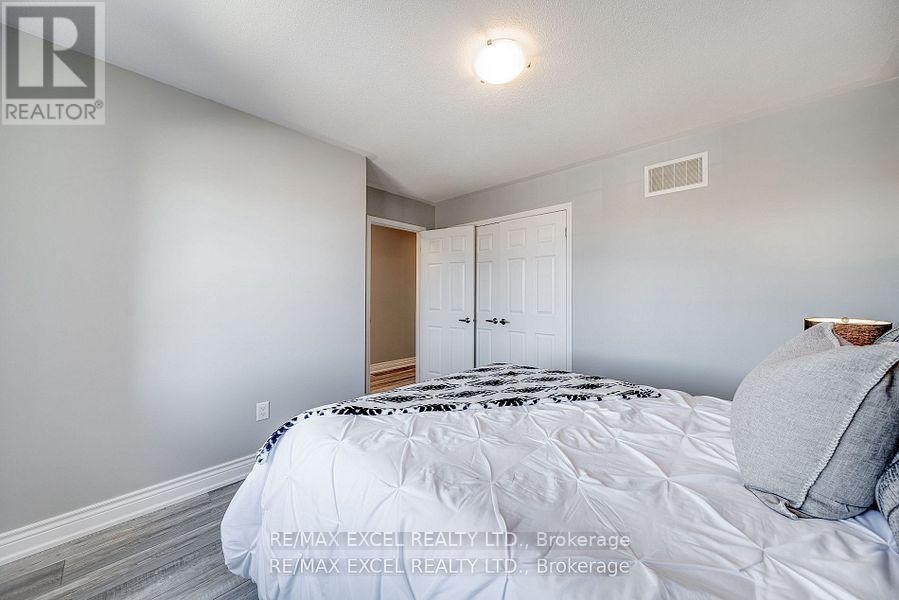 












99 JAMES PARROTT AVENUE

,
Markham (Wismer),




Ontario
L6E2B3

