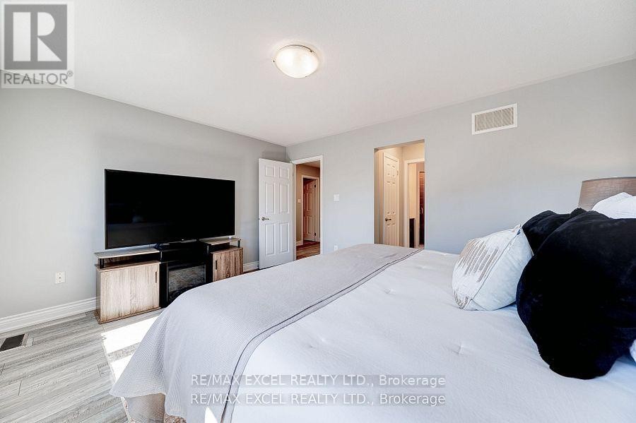 












99 JAMES PARROTT AVENUE

,
Markham (Wismer),




Ontario
L6E2B3


