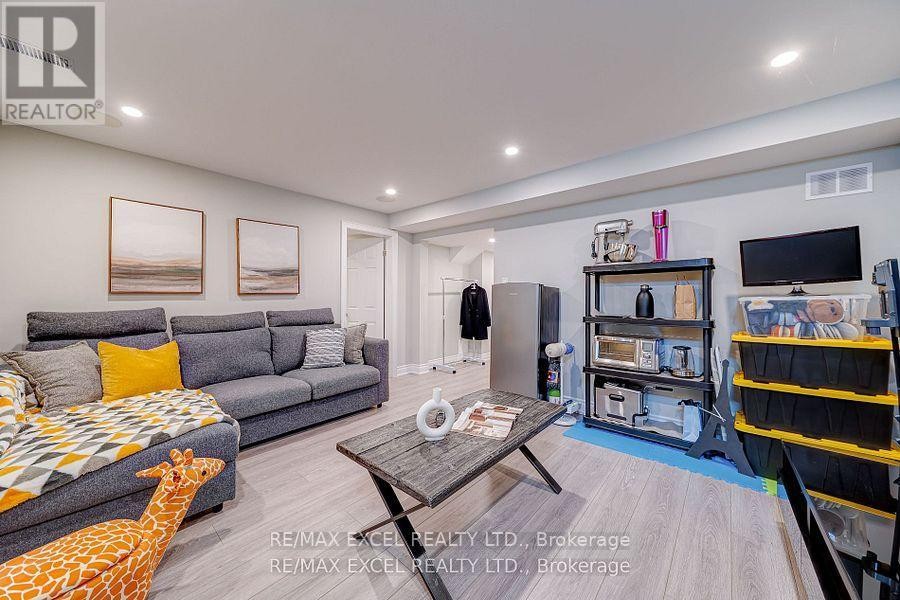 












99 JAMES PARROTT AVENUE

,
Markham (Wismer),




Ontario
L6E2B3

