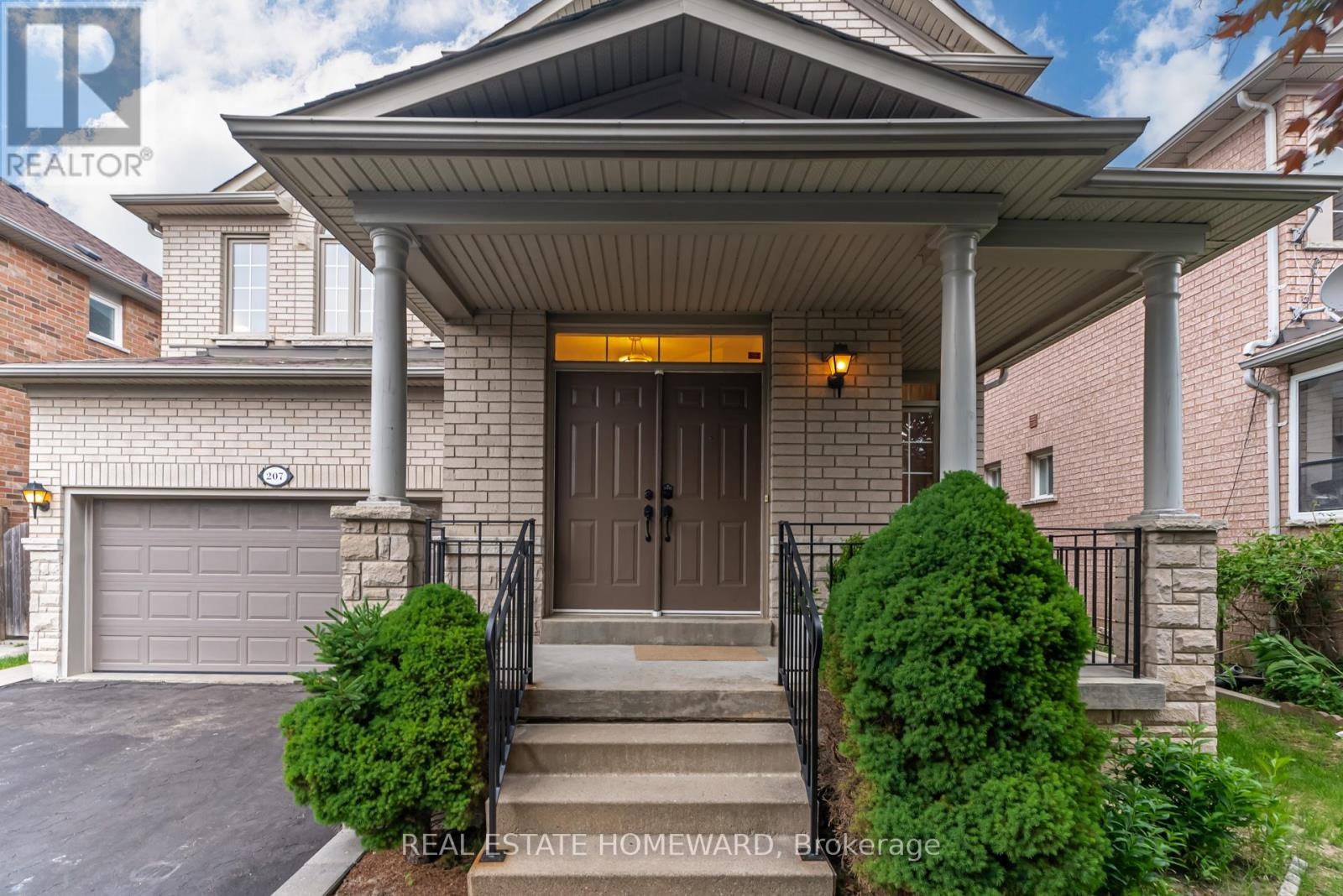 












207 VALENTINA DRIVE

,
Markham (Village Green-South Unionville),




Ontario
L3R4R5

