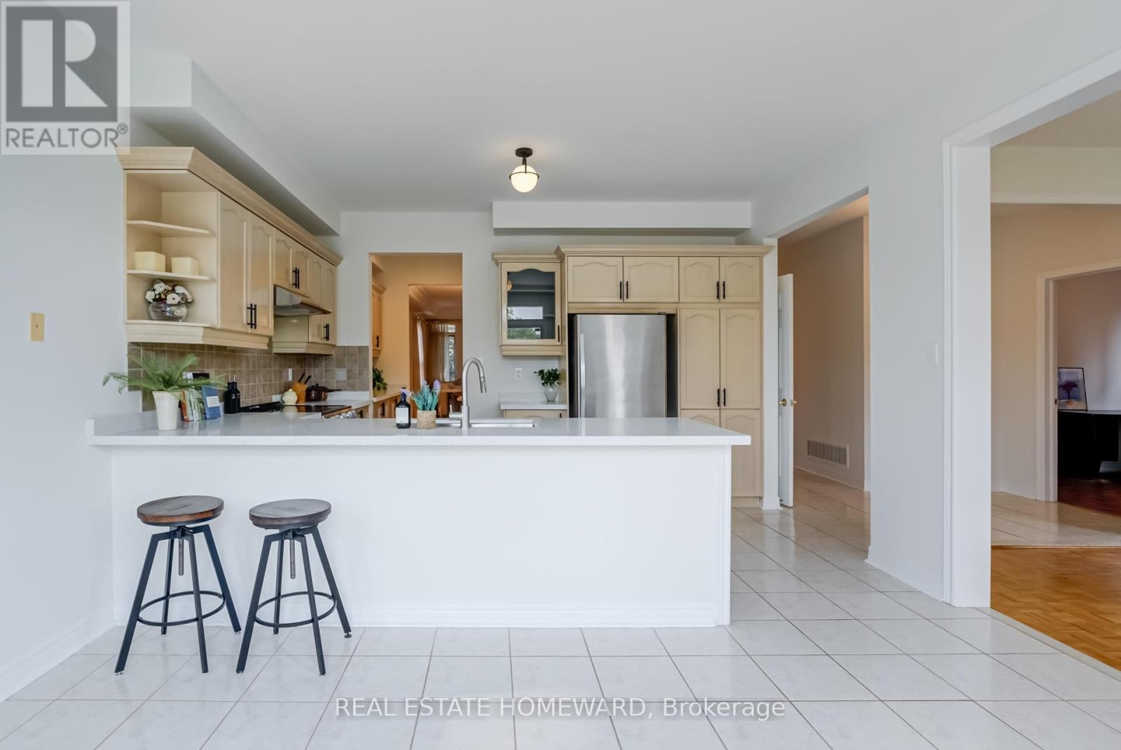 












207 VALENTINA DRIVE

,
Markham (Village Green-South Unionville),




Ontario
L3R4R5

