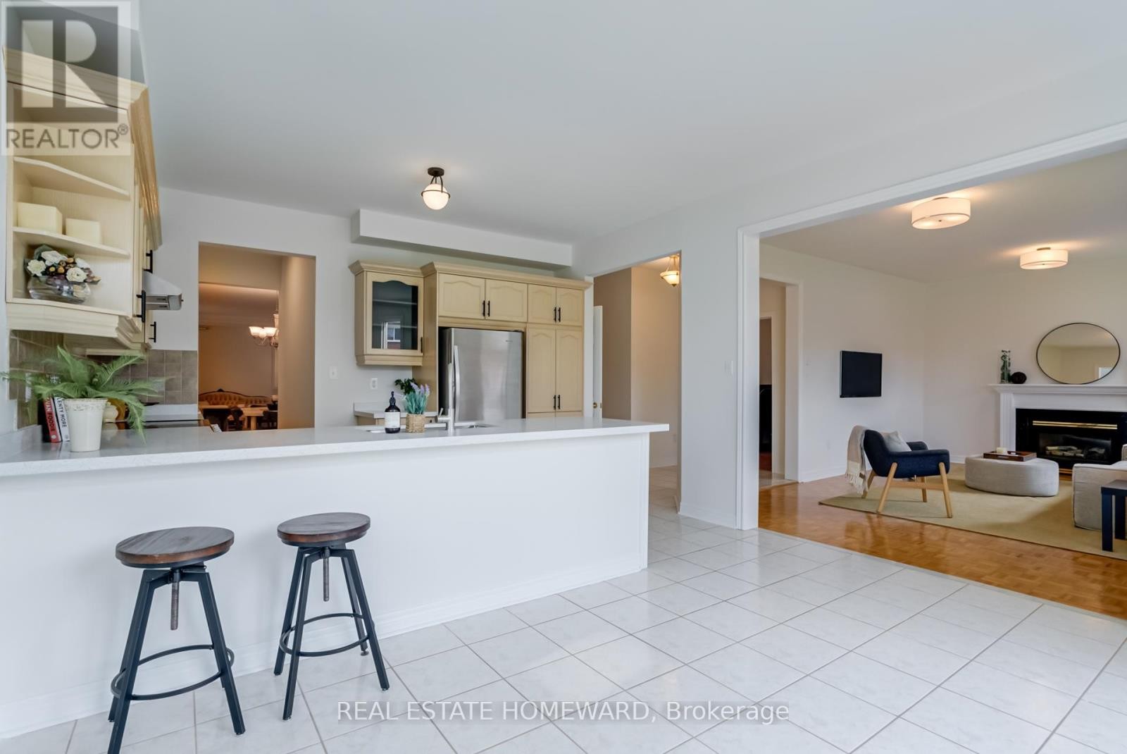 












207 VALENTINA DRIVE

,
Markham (Village Green-South Unionville),




Ontario
L3R4R5

