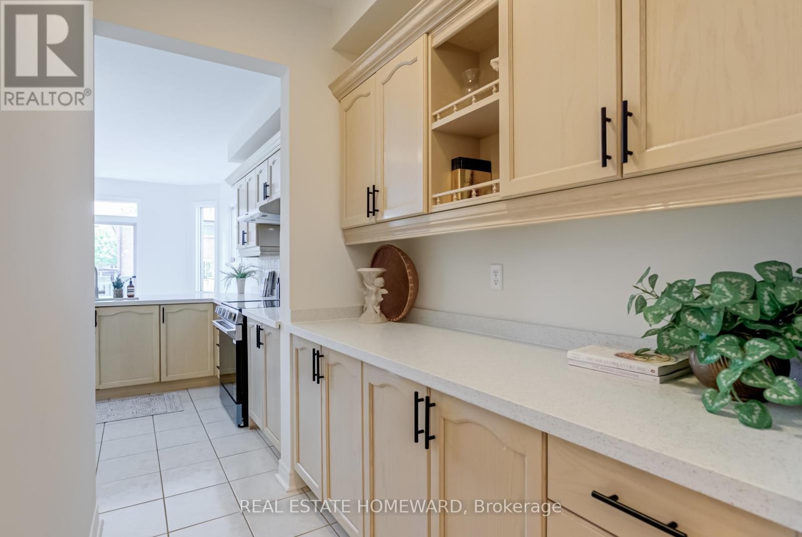 












207 VALENTINA DRIVE

,
Markham (Village Green-South Unionville),




Ontario
L3R4R5


