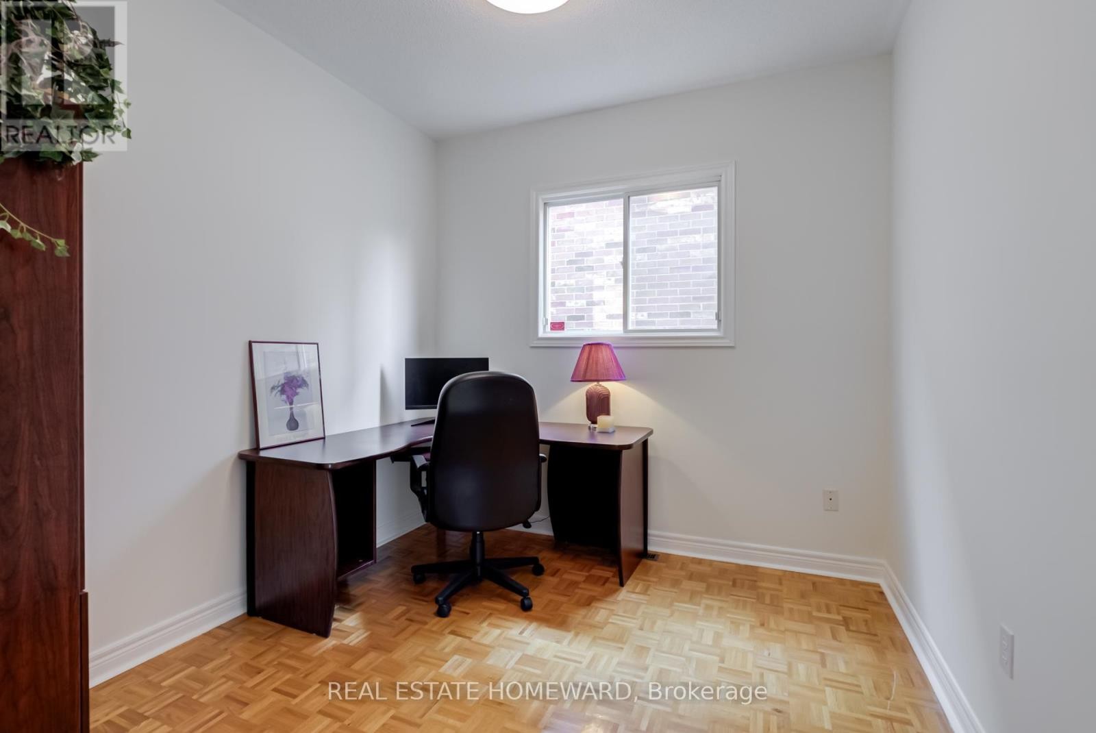 












207 VALENTINA DRIVE

,
Markham (Village Green-South Unionville),




Ontario
L3R4R5

