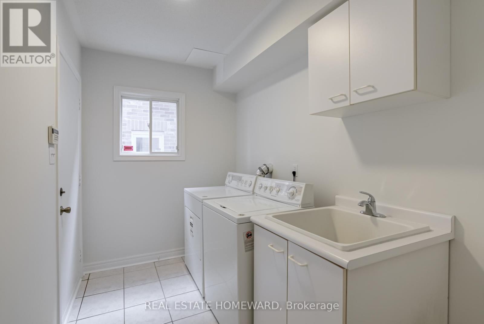 












207 VALENTINA DRIVE

,
Markham (Village Green-South Unionville),




Ontario
L3R4R5

