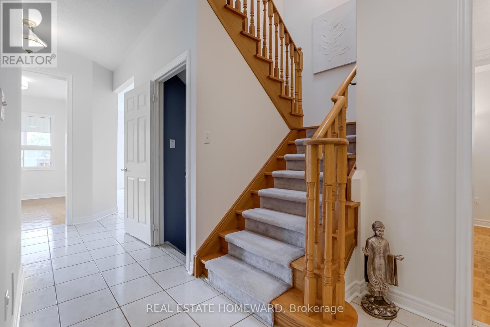 












207 VALENTINA DRIVE

,
Markham (Village Green-South Unionville),




Ontario
L3R4R5

