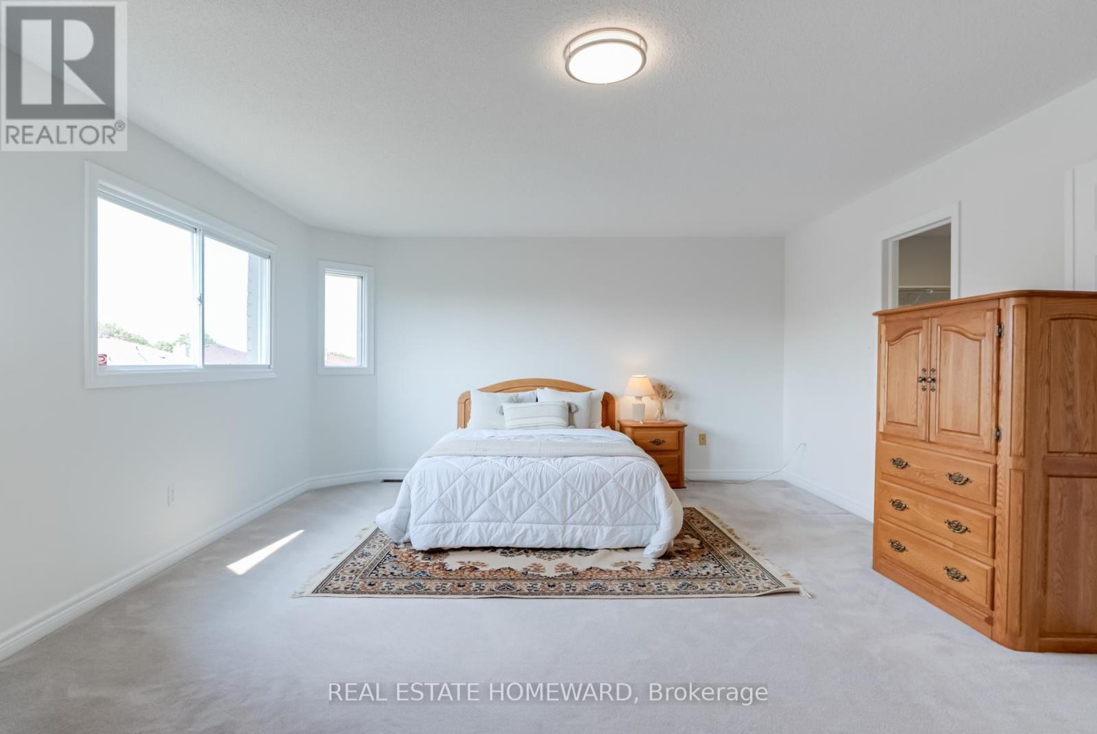 












207 VALENTINA DRIVE

,
Markham (Village Green-South Unionville),




Ontario
L3R4R5

