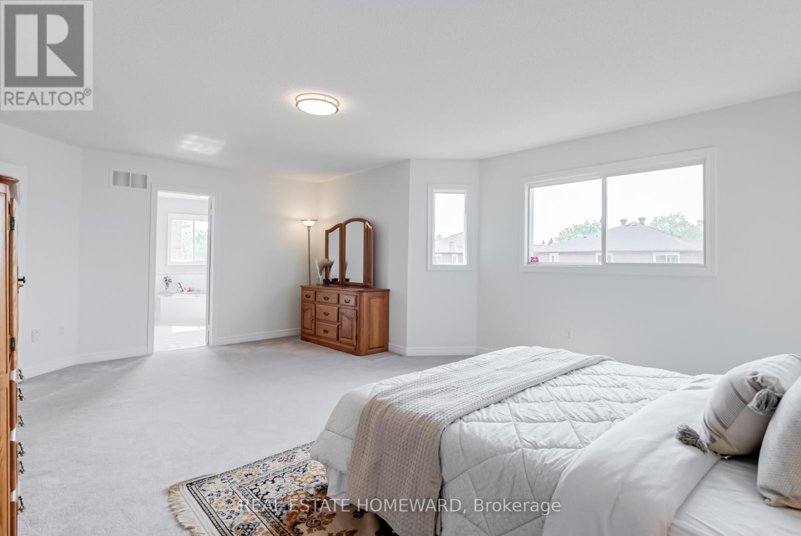 












207 VALENTINA DRIVE

,
Markham (Village Green-South Unionville),




Ontario
L3R4R5

