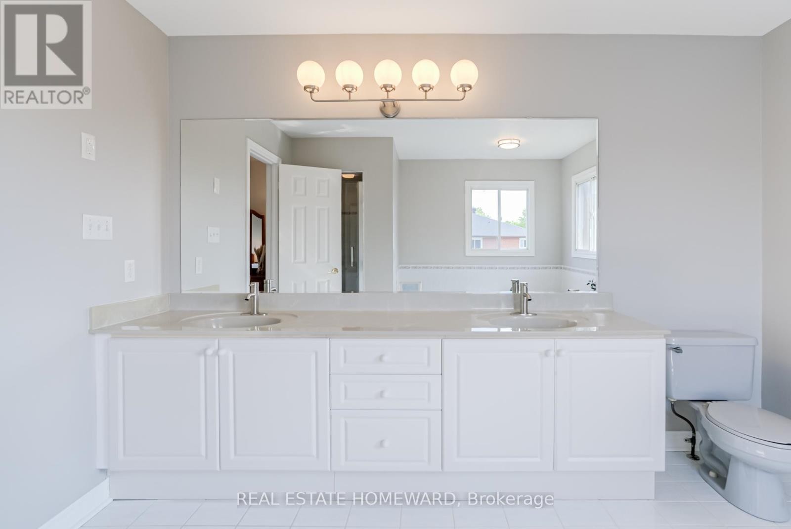 












207 VALENTINA DRIVE

,
Markham (Village Green-South Unionville),




Ontario
L3R4R5

