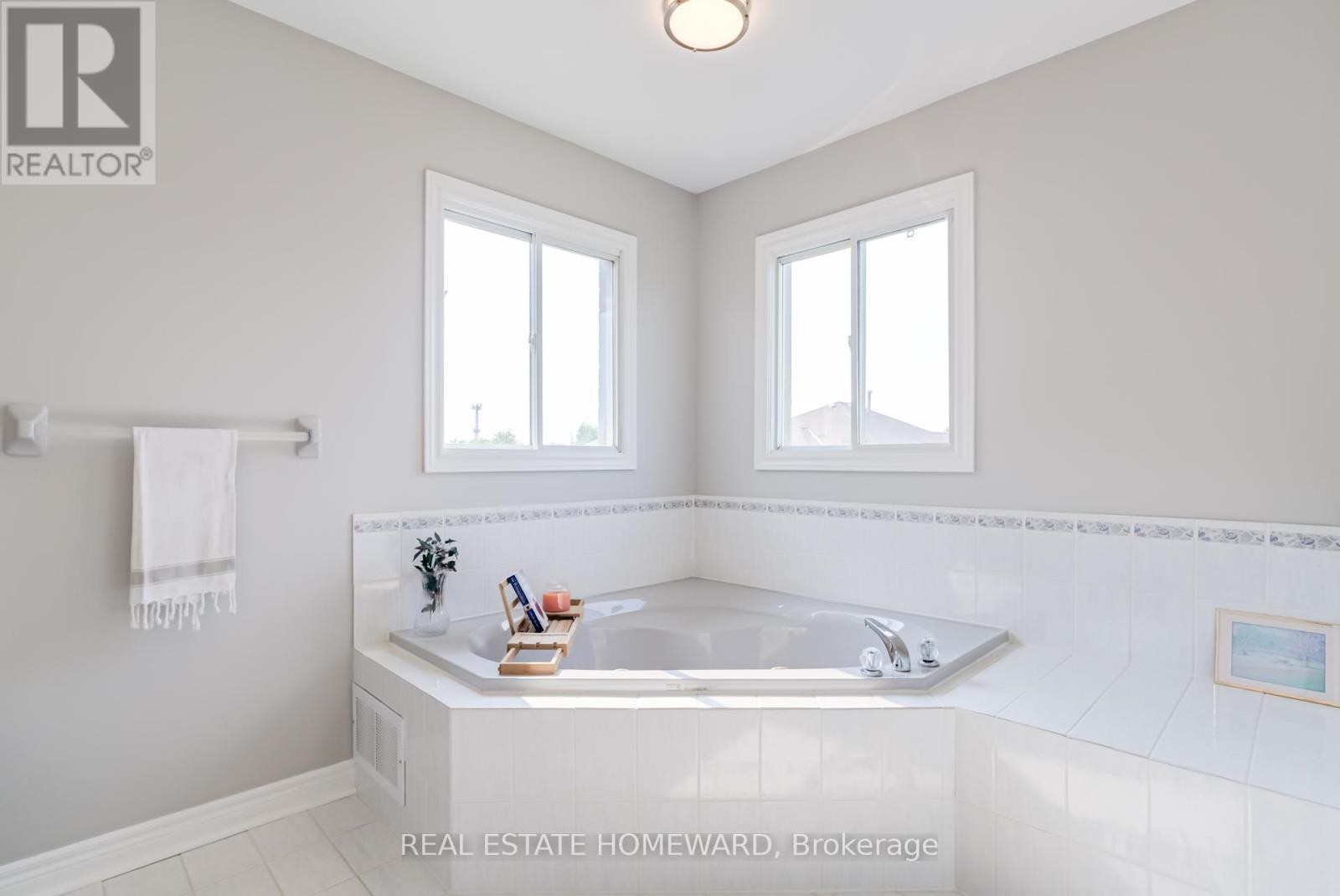 












207 VALENTINA DRIVE

,
Markham (Village Green-South Unionville),




Ontario
L3R4R5

