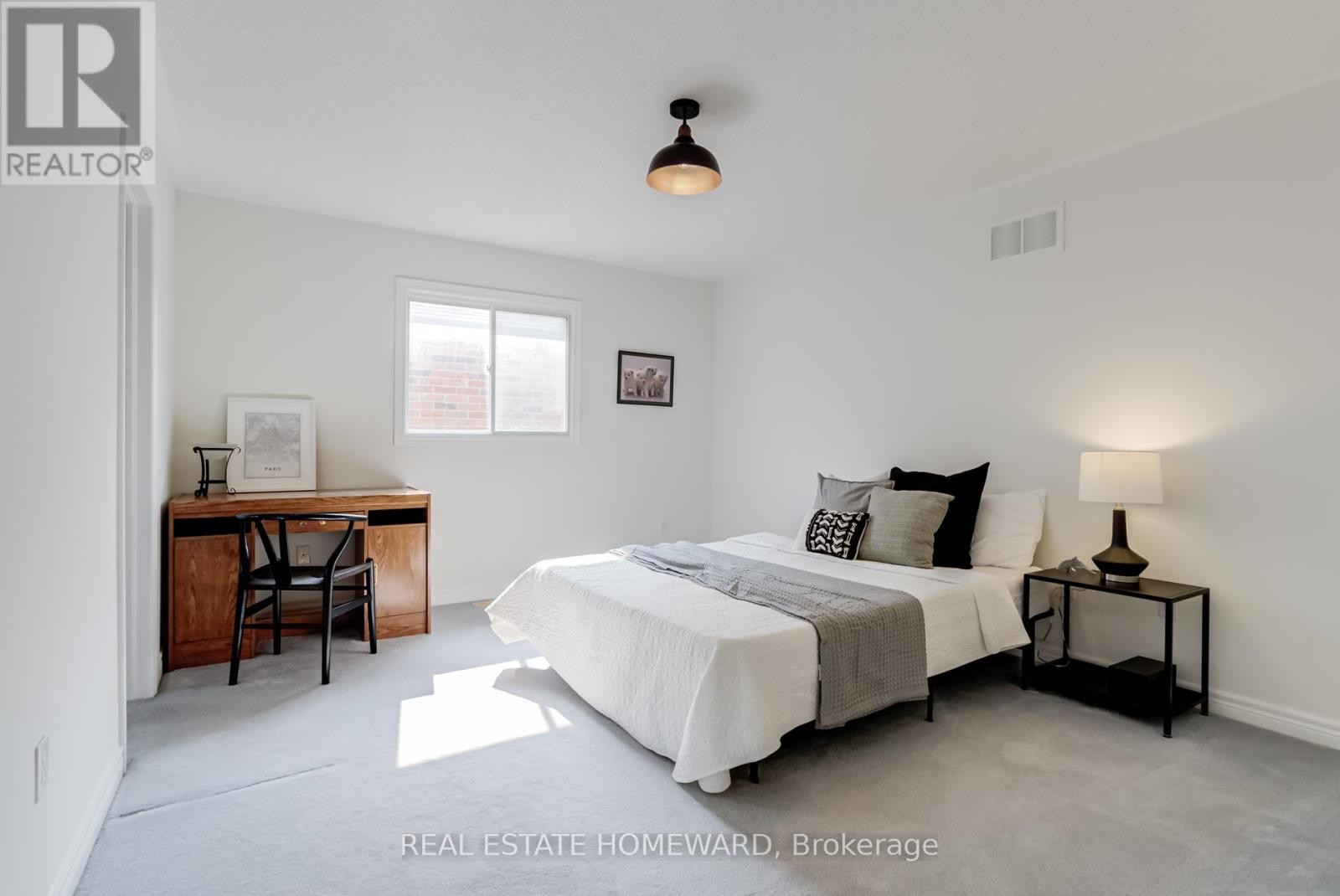 












207 VALENTINA DRIVE

,
Markham (Village Green-South Unionville),




Ontario
L3R4R5

