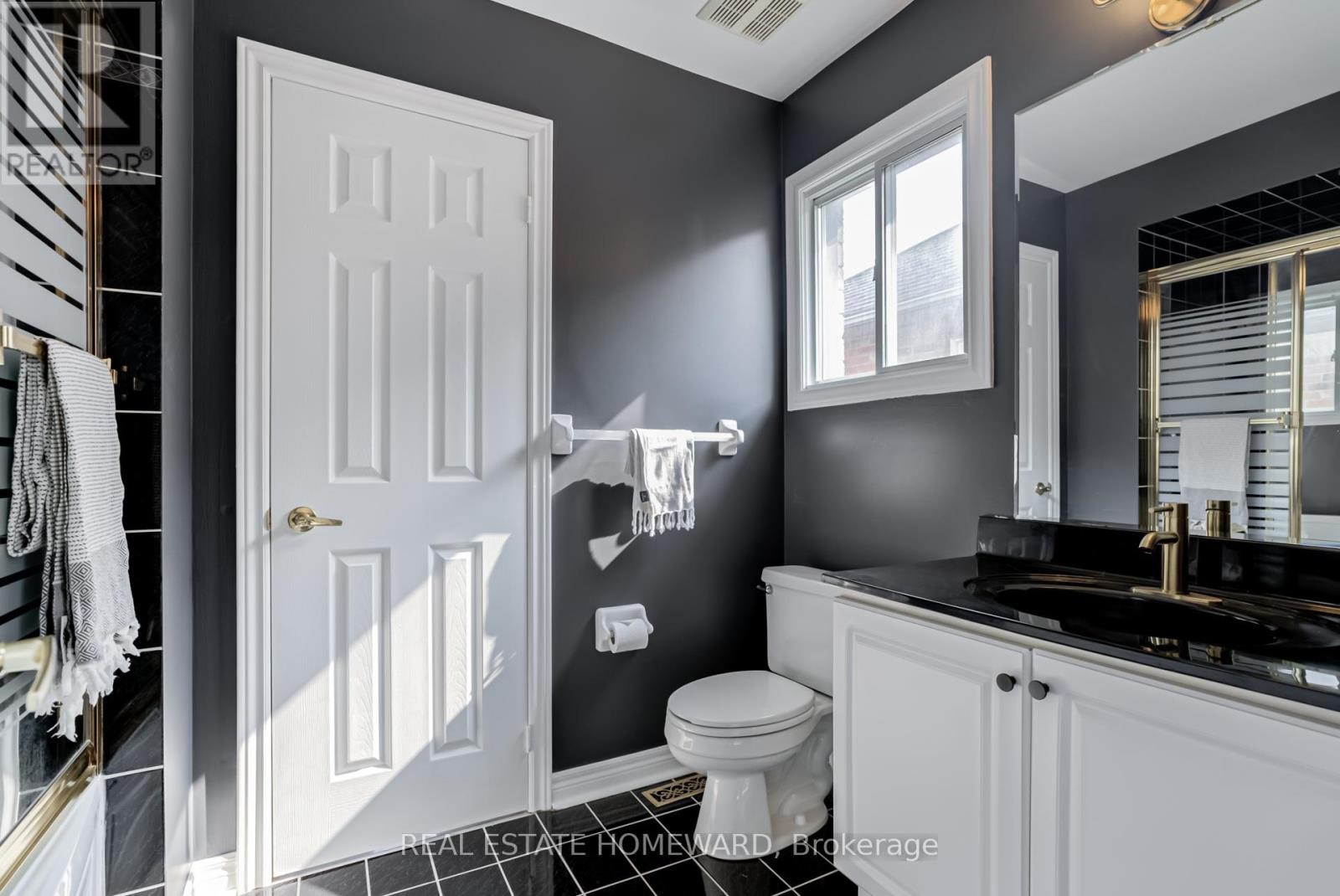 












207 VALENTINA DRIVE

,
Markham (Village Green-South Unionville),




Ontario
L3R4R5

