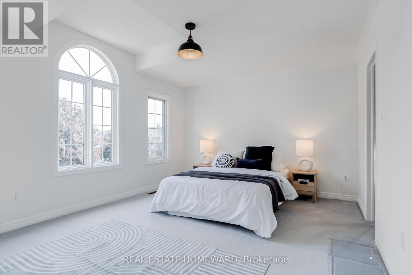 












207 VALENTINA DRIVE

,
Markham (Village Green-South Unionville),




Ontario
L3R4R5

