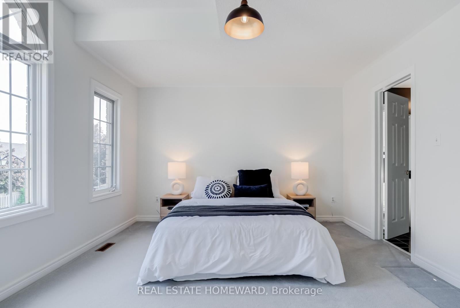 












207 VALENTINA DRIVE

,
Markham (Village Green-South Unionville),




Ontario
L3R4R5

