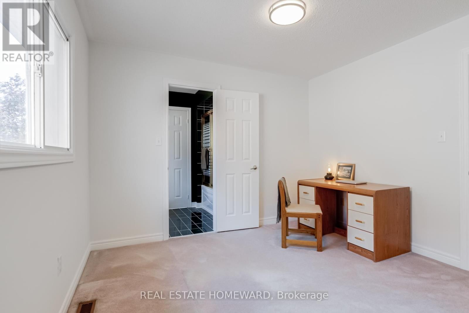 












207 VALENTINA DRIVE

,
Markham (Village Green-South Unionville),




Ontario
L3R4R5

