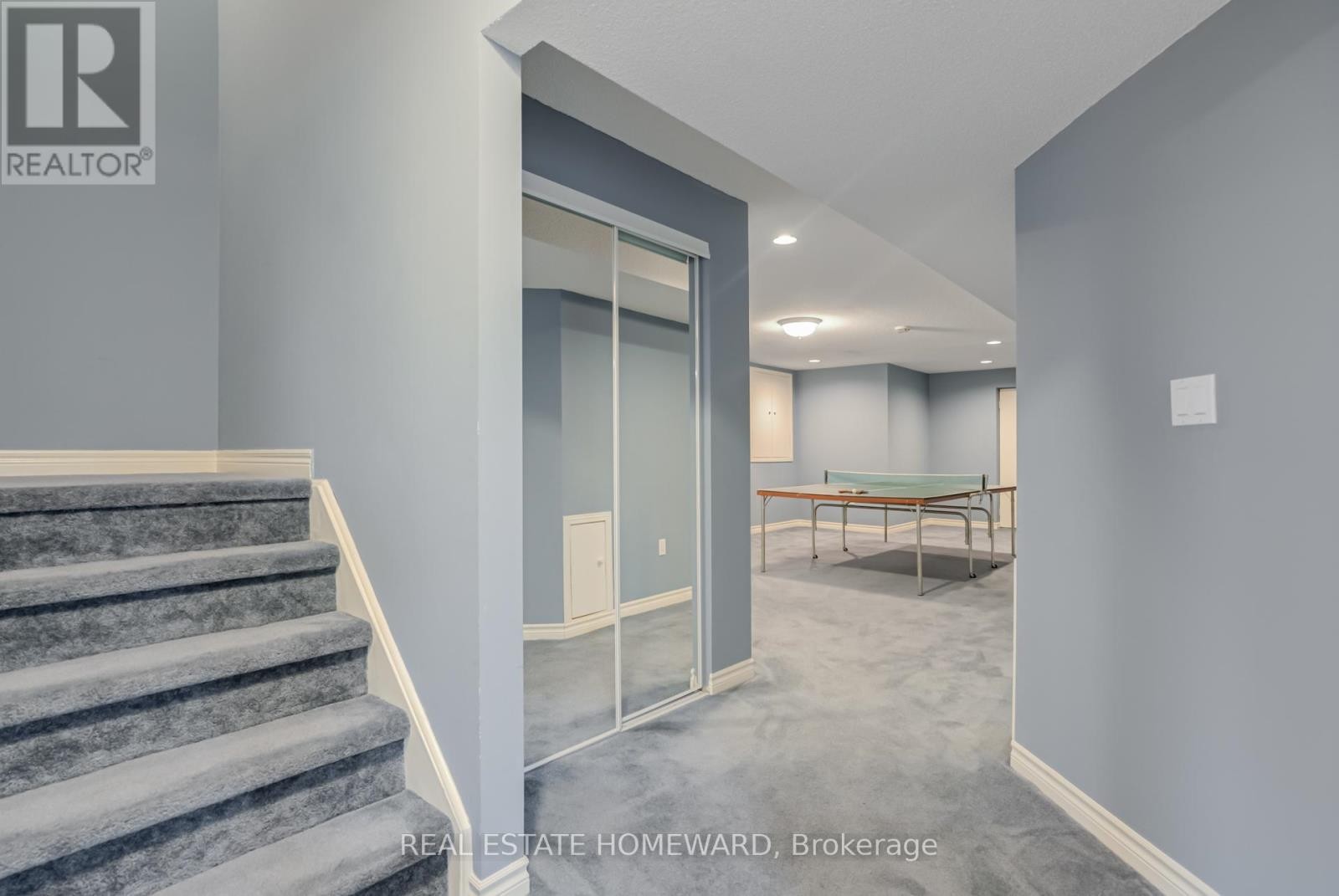 












207 VALENTINA DRIVE

,
Markham (Village Green-South Unionville),




Ontario
L3R4R5

