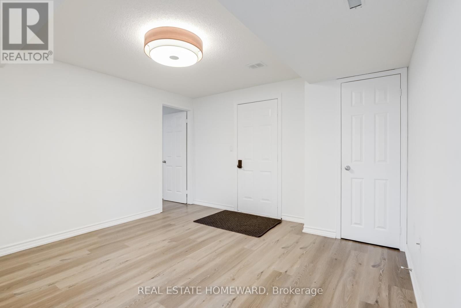 












207 VALENTINA DRIVE

,
Markham (Village Green-South Unionville),




Ontario
L3R4R5

